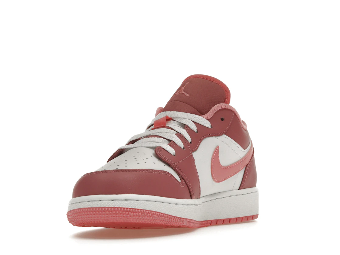 Vue 13 de Jordan 1 Low Desert Berry (GS)