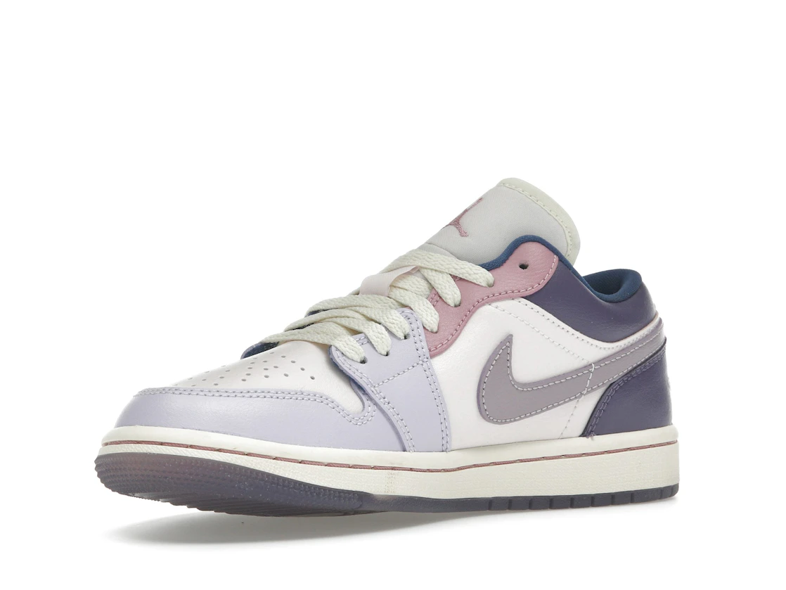 Vue 15 de Jordan 1 Low Pastel Purple 