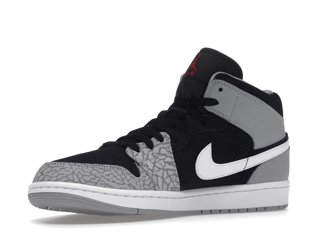Vue 16 de Jordan 1 Mid SE Elephant Print