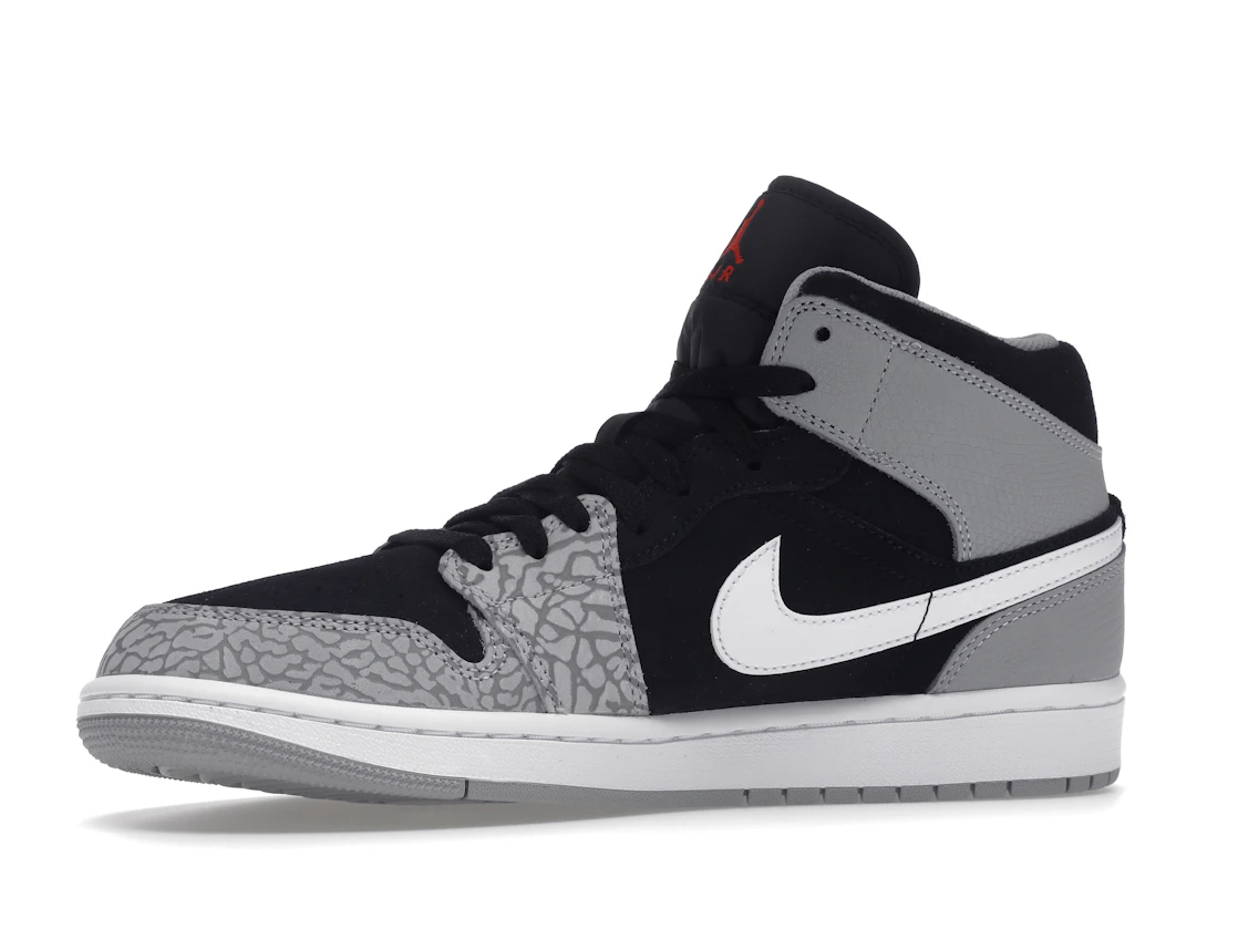 Vue 17 de Jordan 1 Mid SE Elephant Print