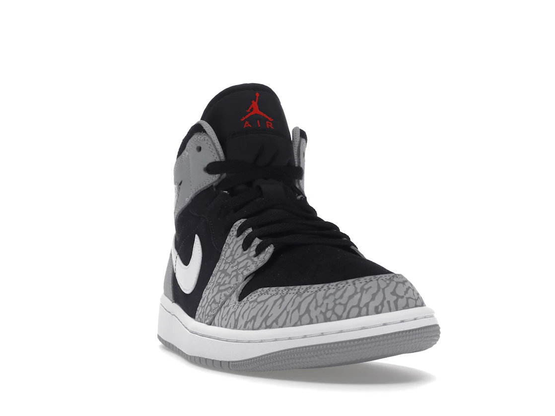 Vue 8 de Jordan 1 Mid SE Elephant Print