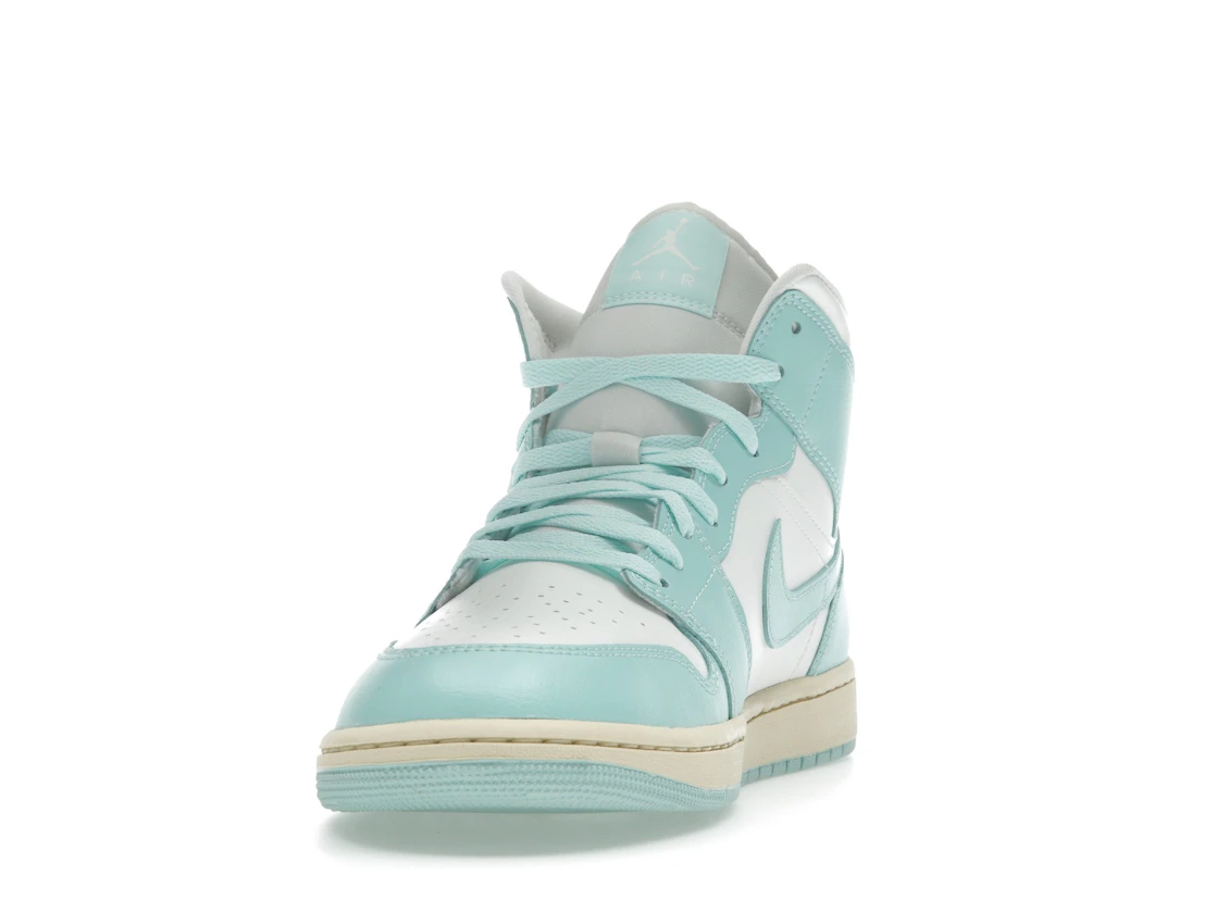 Vue 12 de Jordan 1 Mid Light Dew 