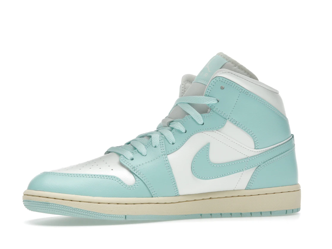 Vue 17 de Jordan 1 Mid Light Dew 