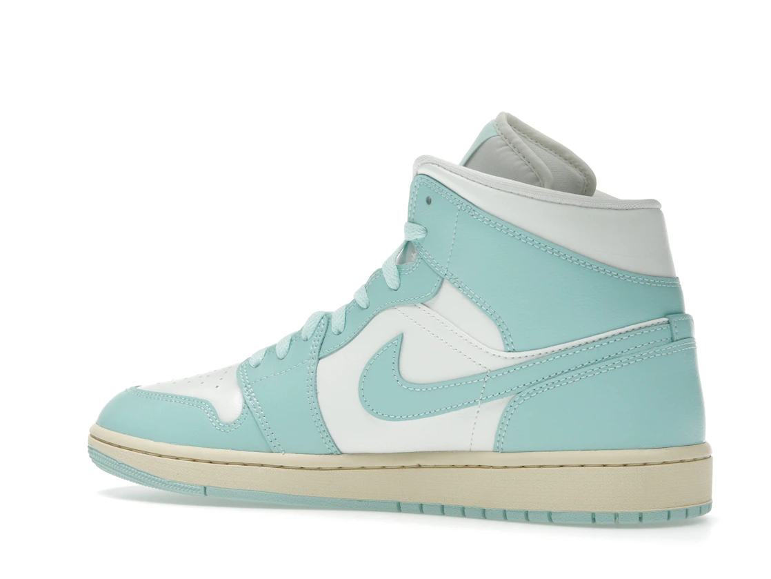 Vue 22 de Jordan 1 Mid Light Dew 