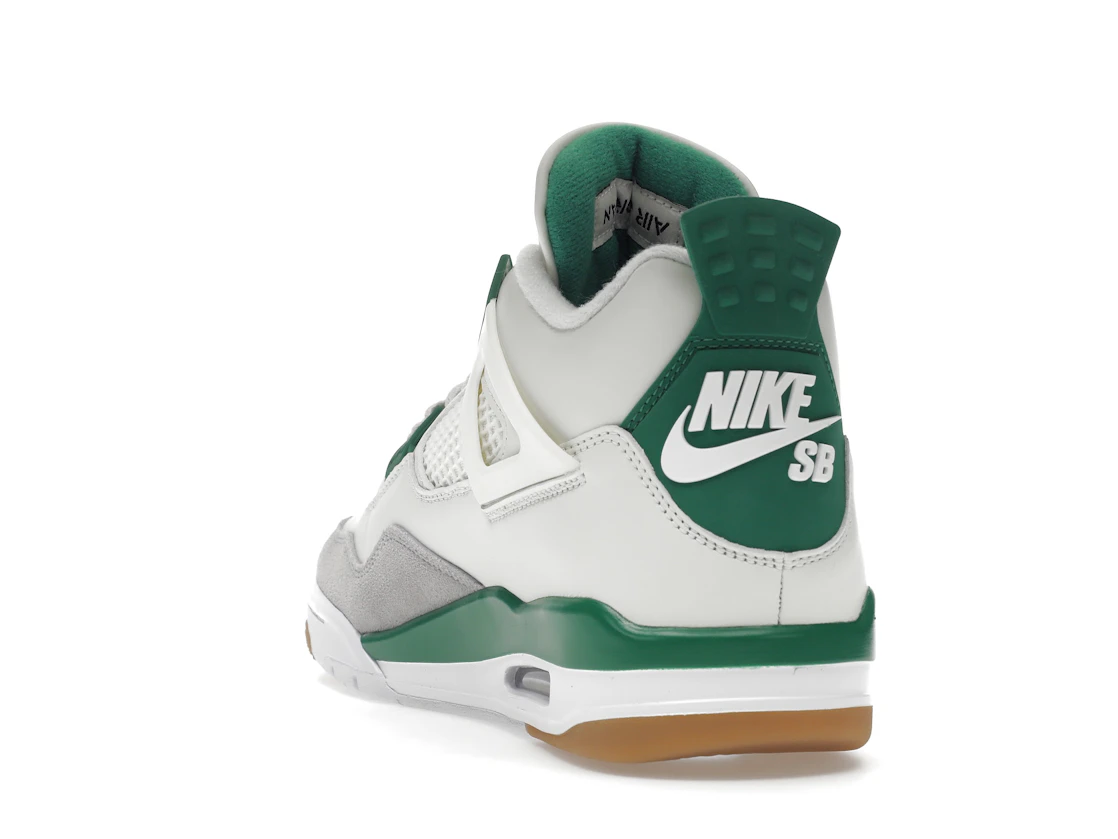 Vue 26 de Jordan 4 Retro SB Pine Green