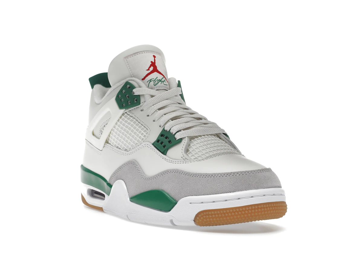 Vue 7 de Jordan 4 Retro SB Pine Green