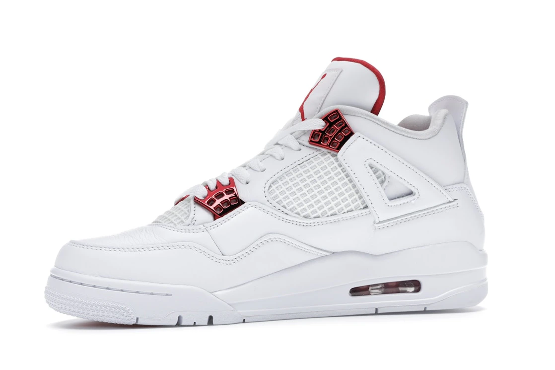 Vue 17 de Jordan 4 Retro Metallic Red