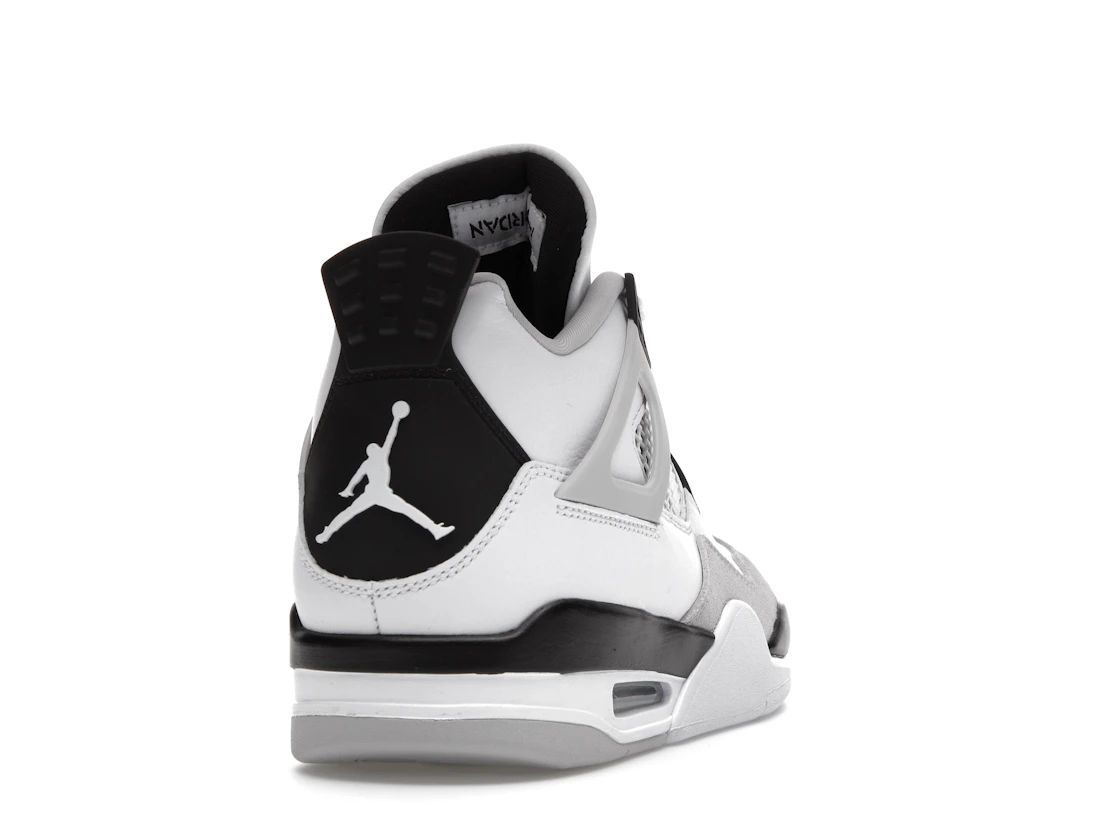 Vue 30 de Jordan 4 Retro Military Black