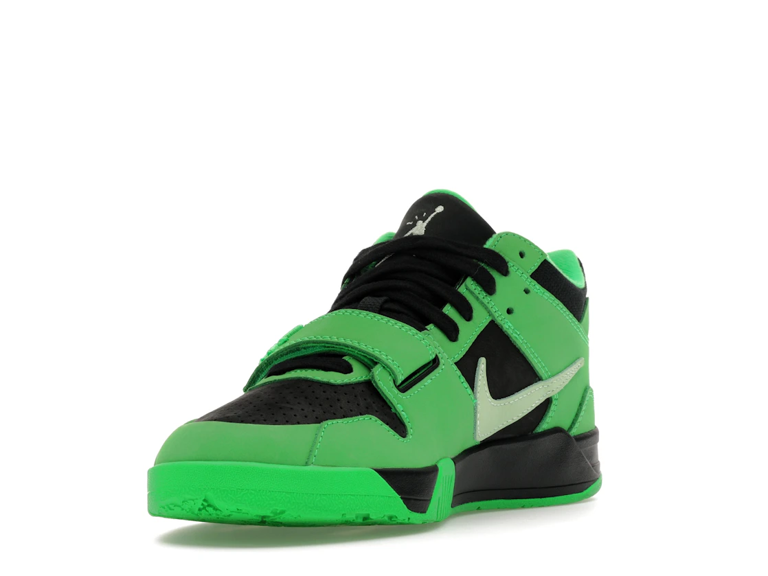 Vue 13 de Jordan CJ1 T-Rexx Travis Scott Green Spark