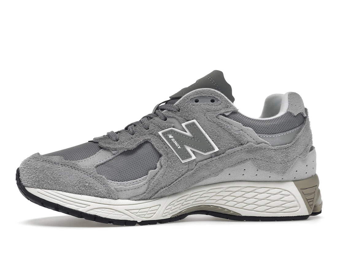Vue 18 de New Balance 2002R Protection Pack Grey
