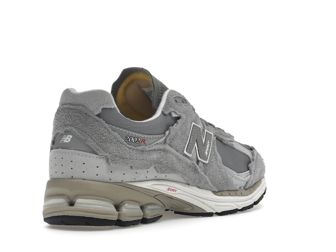 Vue 32 de New Balance 2002R Protection Pack Grey