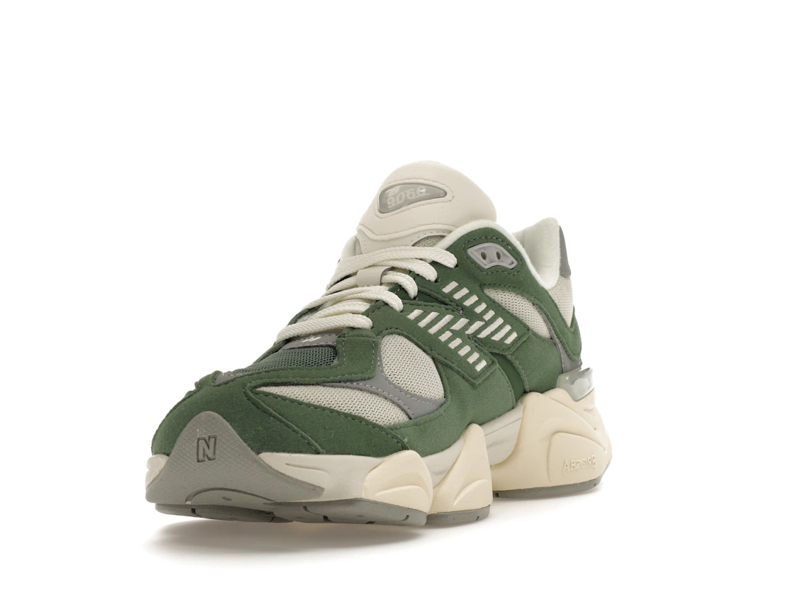 Vue 13 de New Balance 9060 Nori (GS)