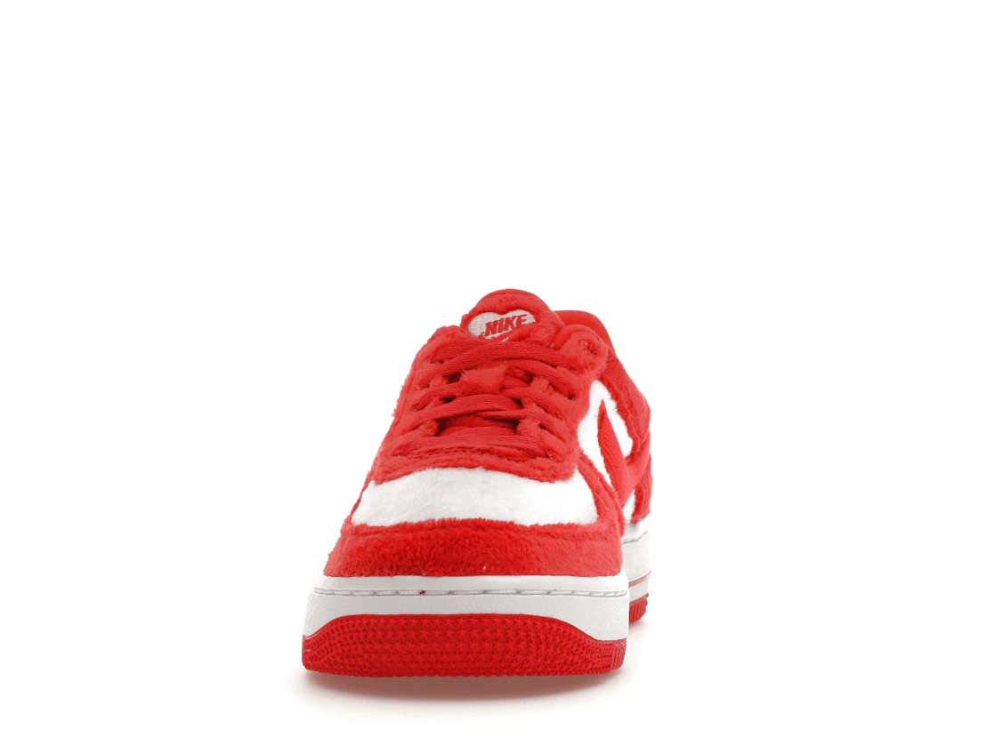 Vue 11 de Nike Air Force 1 Low Valentine's Day Fleece (2024) (GS)