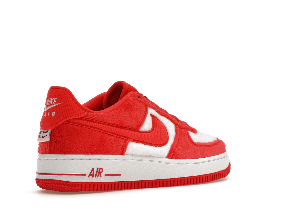Vue 33 de Nike Air Force 1 Low Valentine's Day Fleece (2024) (GS)
