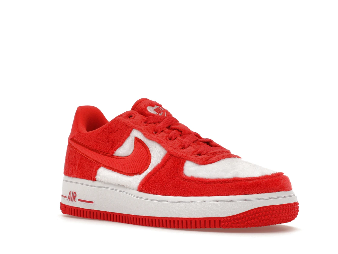 Vue 5 de Nike Air Force 1 Low Valentine's Day Fleece (2024) (GS)