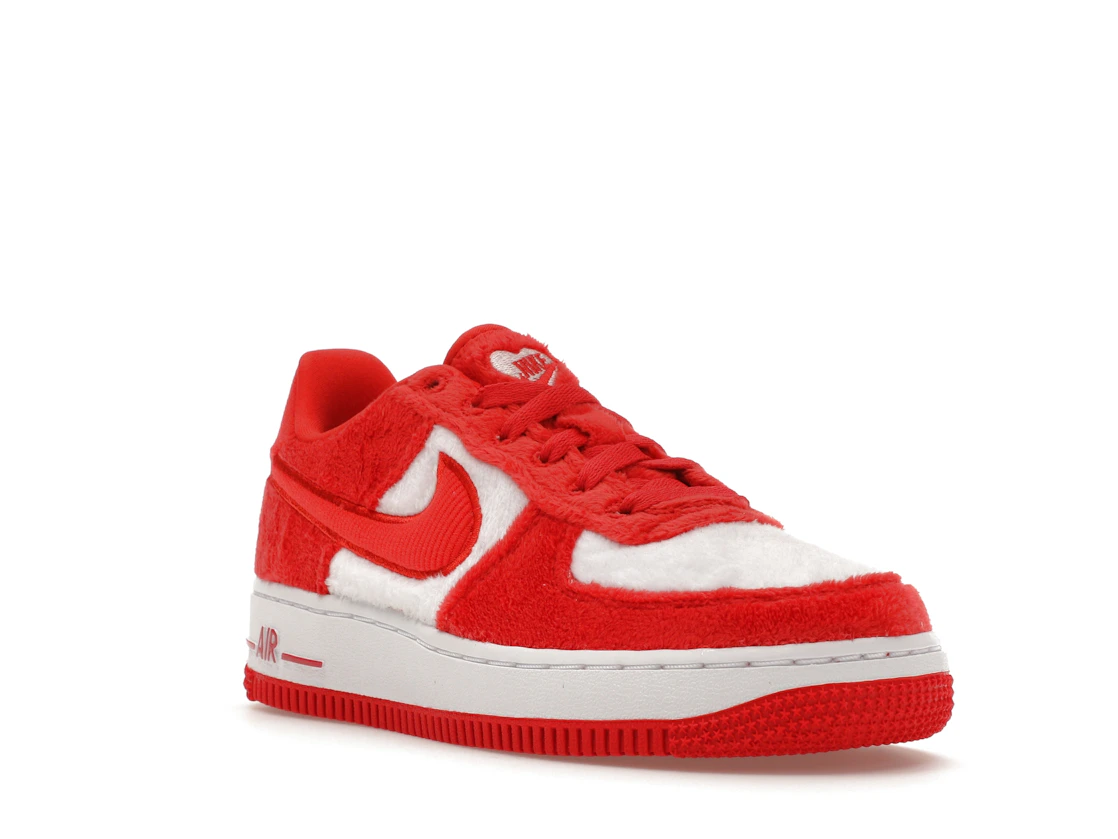 Vue 6 de Nike Air Force 1 Low Valentine's Day Fleece (2024) (GS)