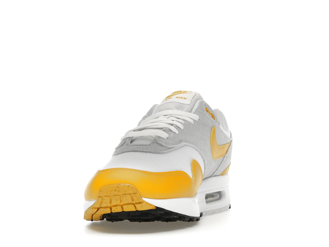 Vue 12 de Nike Air Max 1 Essential University Gold