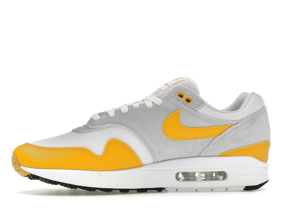 Vue 18 de Nike Air Max 1 Essential University Gold