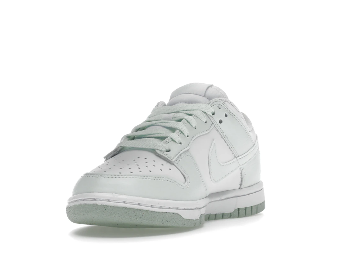 Vue 13 de Nike Dunk Low Next Nature White Mint 