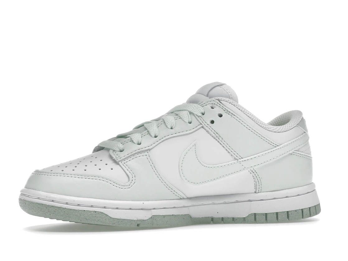 Vue 17 de Nike Dunk Low Next Nature White Mint 