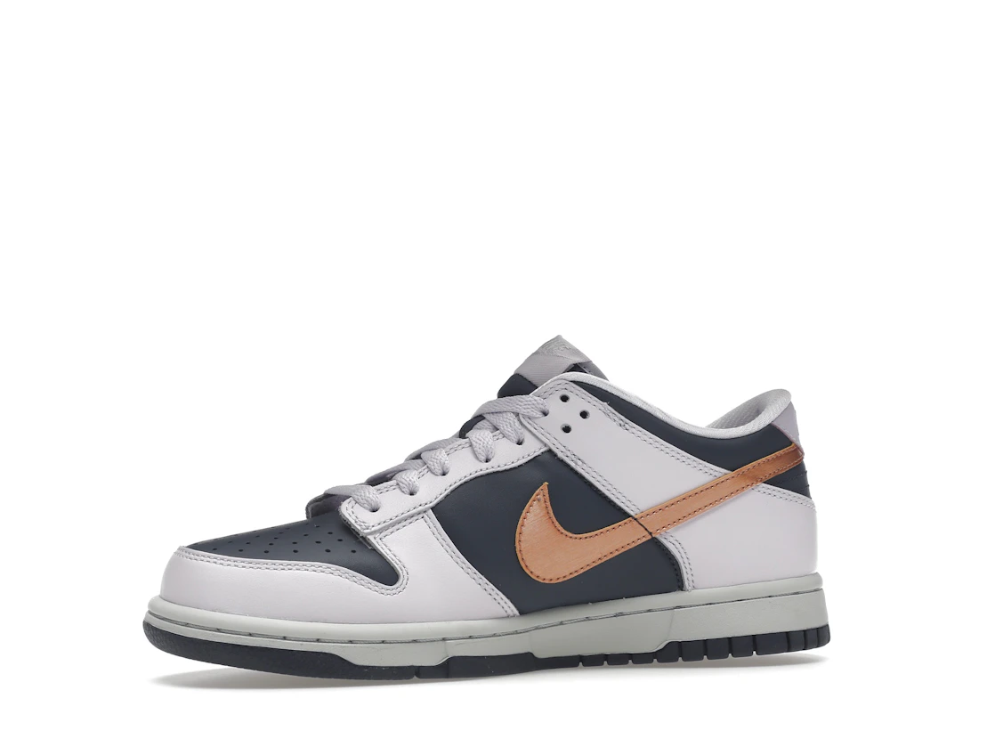Vue 17 de Nike Dunk Low SE Copper Swoosh (GS)