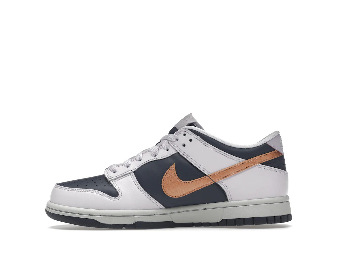 Vue 19 de Nike Dunk Low SE Copper Swoosh (GS)