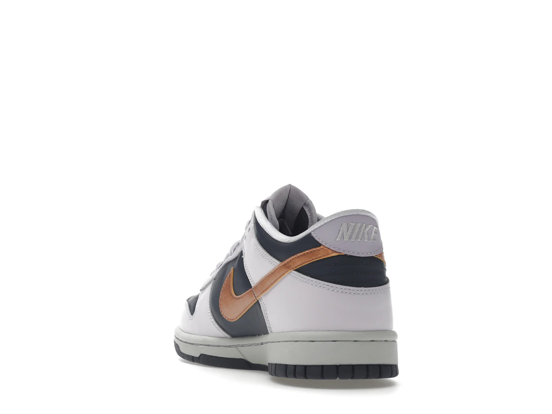 Vue 26 de Nike Dunk Low SE Copper Swoosh (GS)