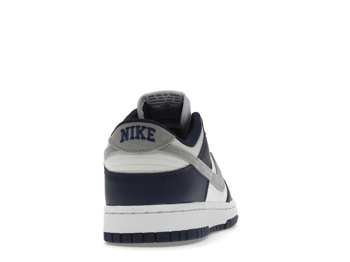 Vue 29 de Nike Dunk Low Summit White Midnight Navy