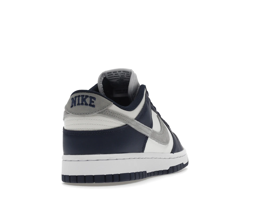 Vue 30 de Nike Dunk Low Summit White Midnight Navy