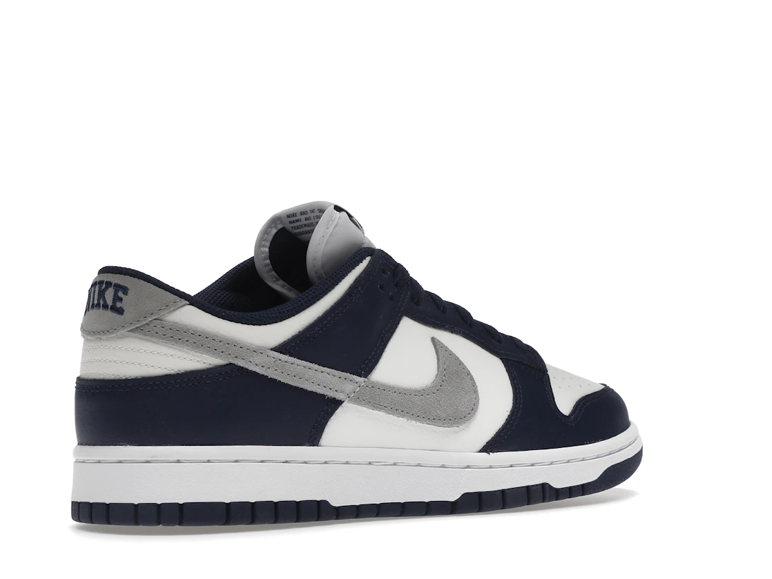 Vue 33 de Nike Dunk Low Summit White Midnight Navy