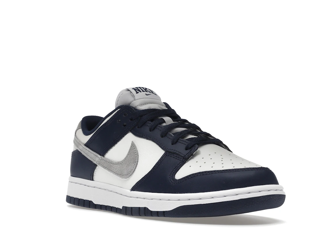 Vue 6 de Nike Dunk Low Summit White Midnight Navy