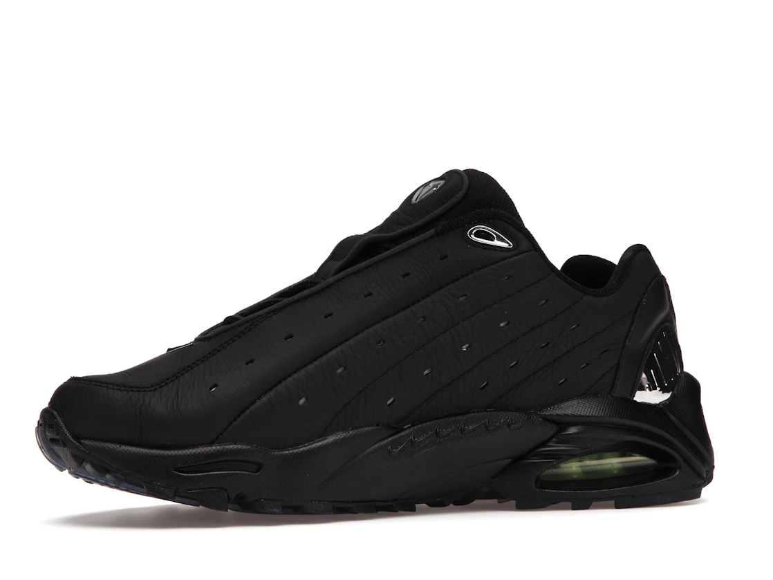 Vue 17 de Nike Hot Step Air Terra Drake NOCTA Triple Black