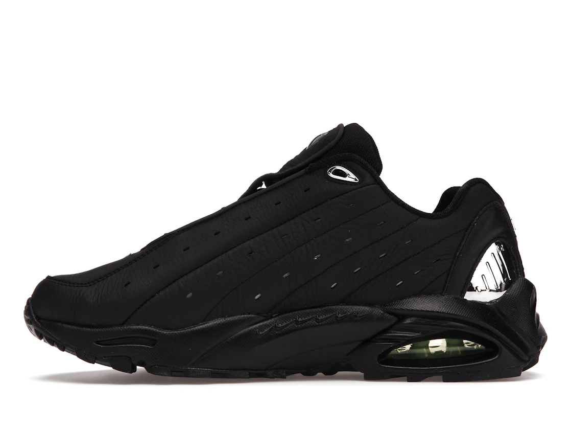 Vue 19 de Nike Hot Step Air Terra Drake NOCTA Triple Black
