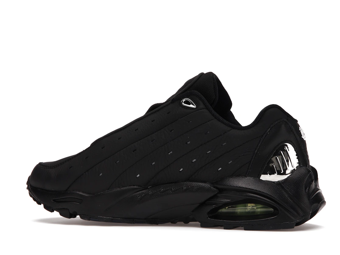 Vue 21 de Nike Hot Step Air Terra Drake NOCTA Triple Black