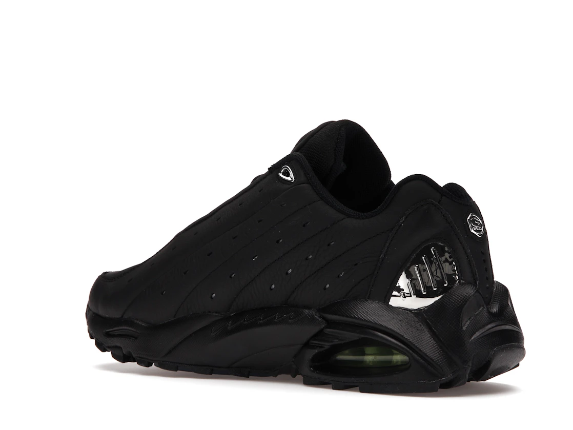 Vue 23 de Nike Hot Step Air Terra Drake NOCTA Triple Black
