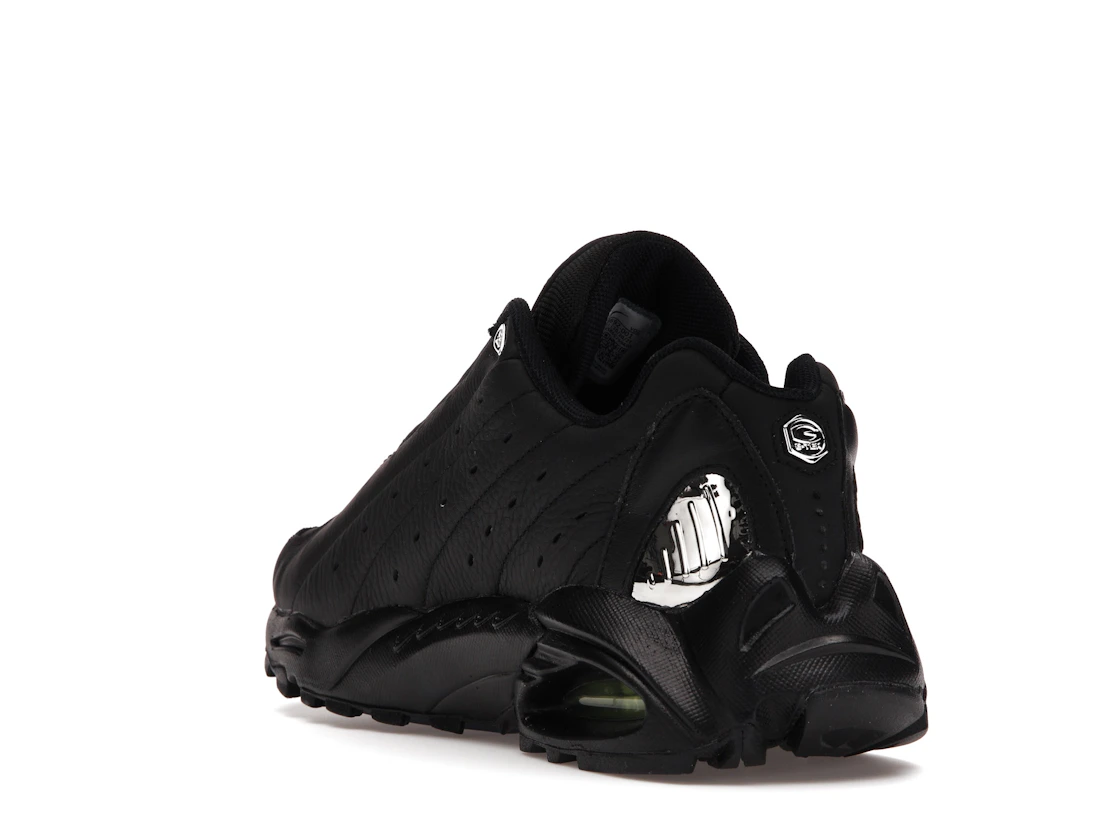 Vue 25 de Nike Hot Step Air Terra Drake NOCTA Triple Black